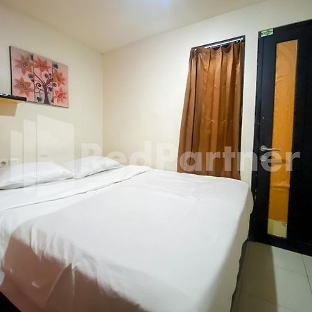 Audah Guesthouse Syariah Redpartner Giacarta Esterno foto